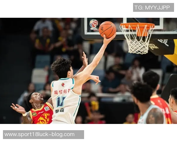 拓媒建议球队创新策略助力杨瀚森与库克提升三分球命中率